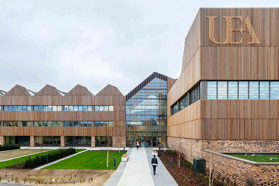 Giới thiệu về Queen’s University Belfast
