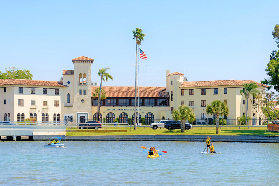 Giới thiệu trường Admiral Farragut Academy