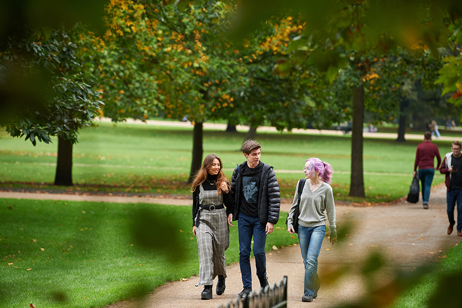 Cuộc sống tại London và Ashbourne College