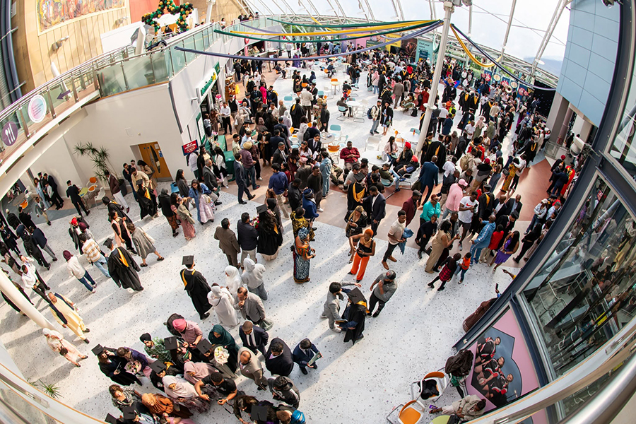 Cuộc sống tại Bradford và University of Bradford