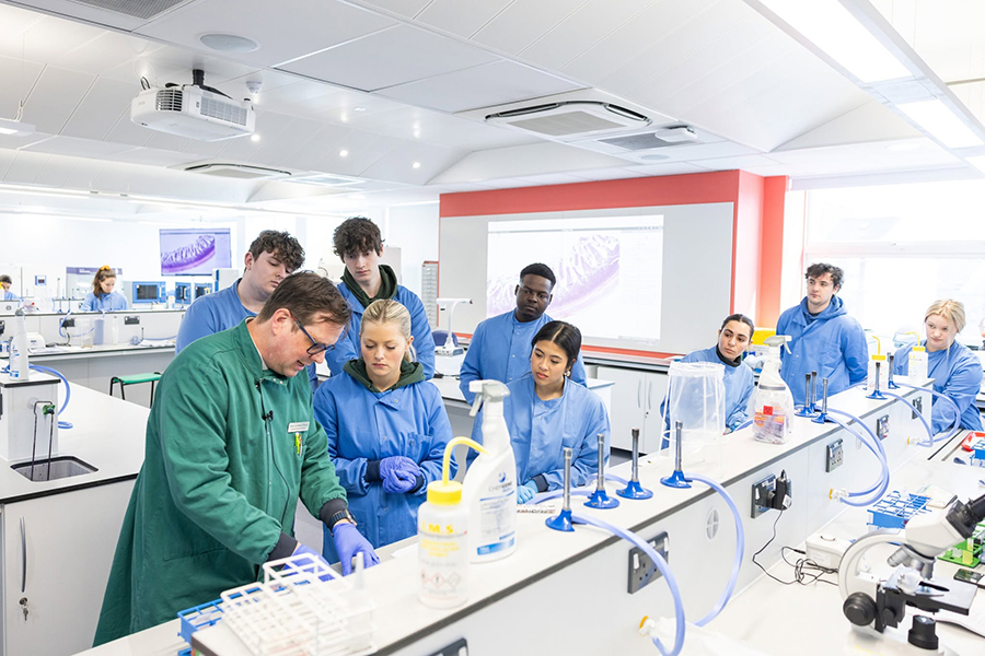 Chương trình học tại University of Plymouth